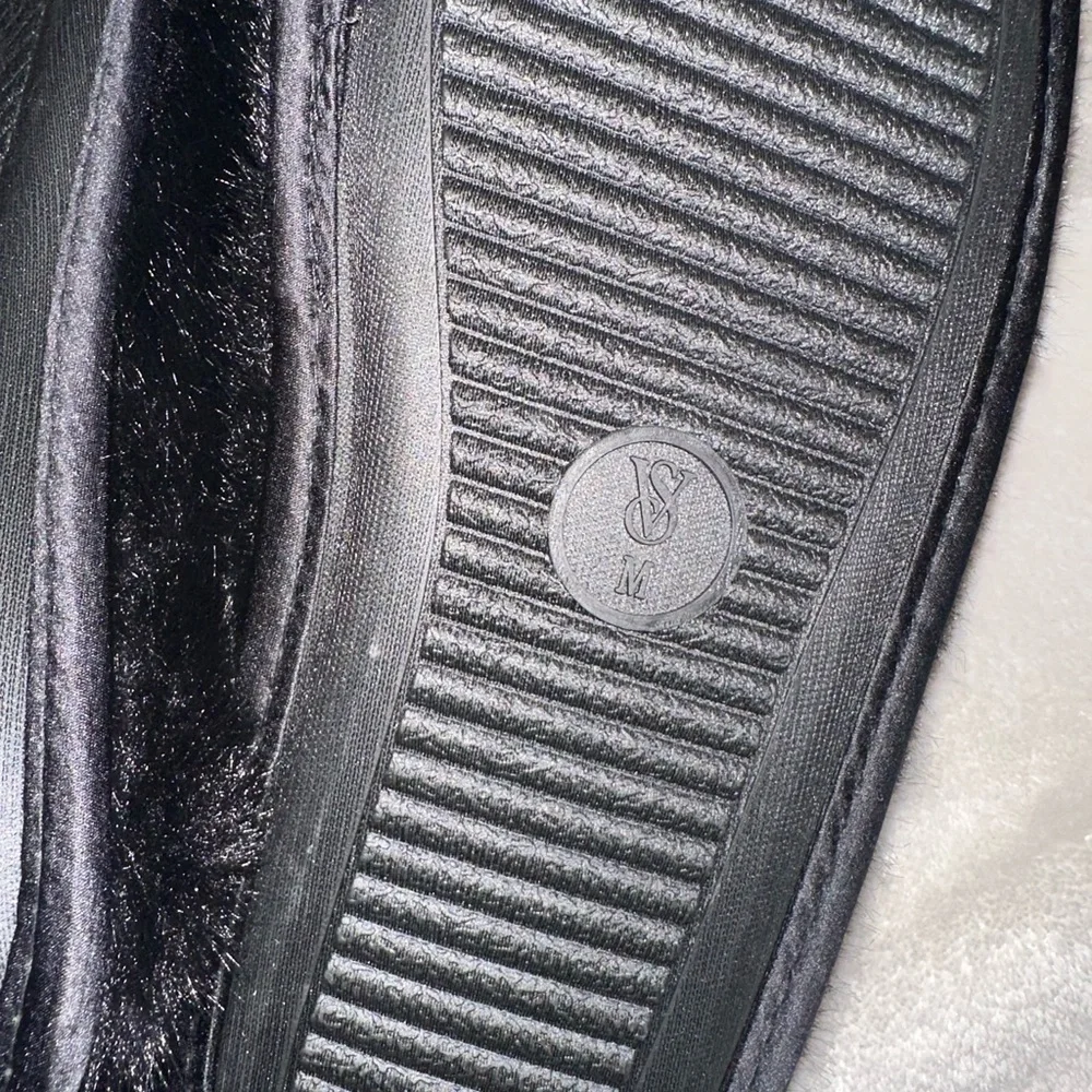 Black Soft Victorias scared slippers size medium 🖤🤍 - Picture 8 of 9
